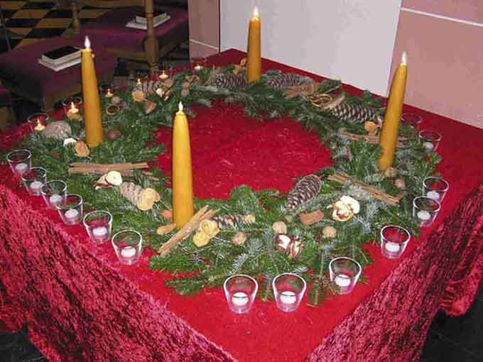 Adventkranz in St. Laurentius Büsdorf